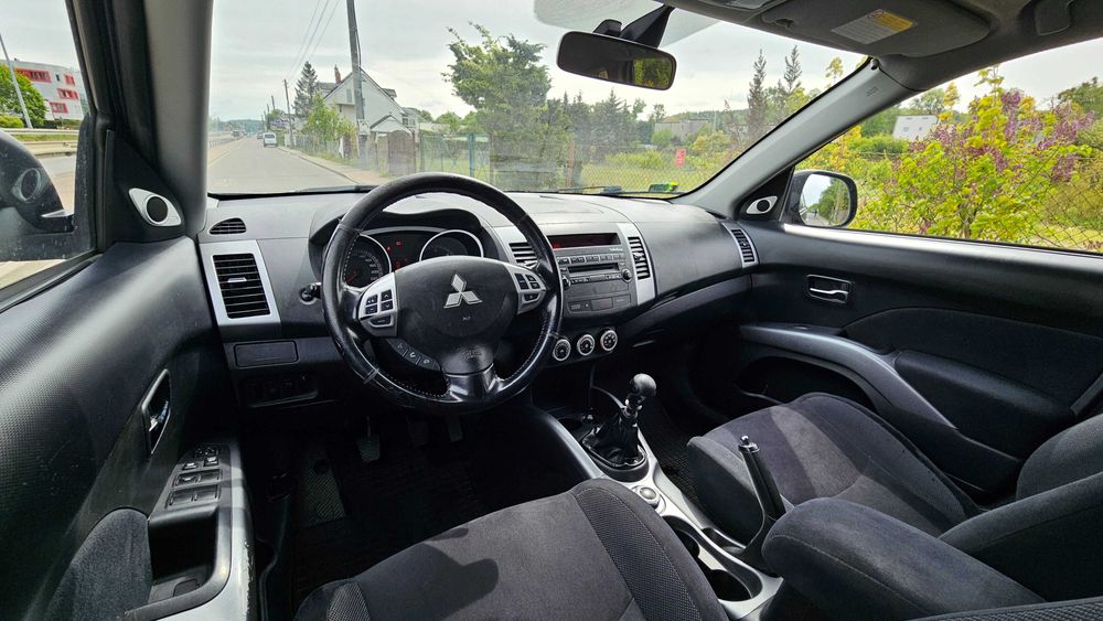 Mitsubishi Outlander 2.0D / Polski salon / 4x4 / 7-Osobowy / Xenony