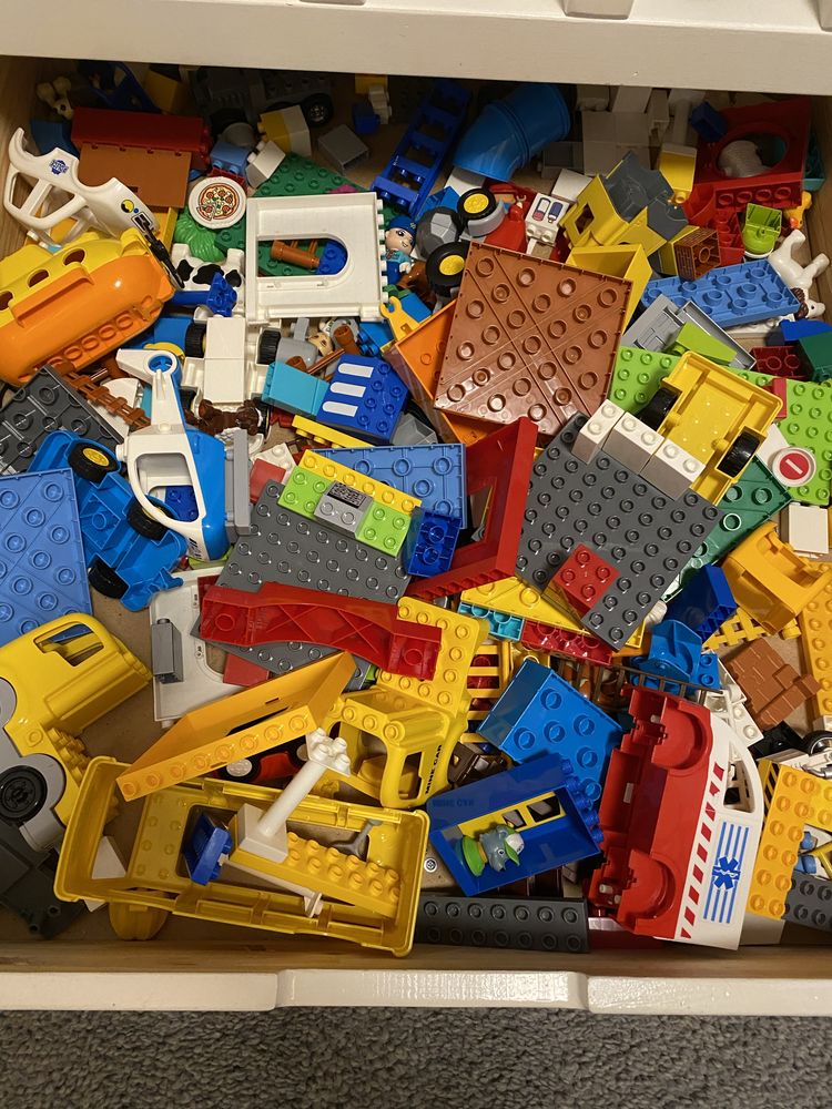 Величезний ящик Lego Dyplo