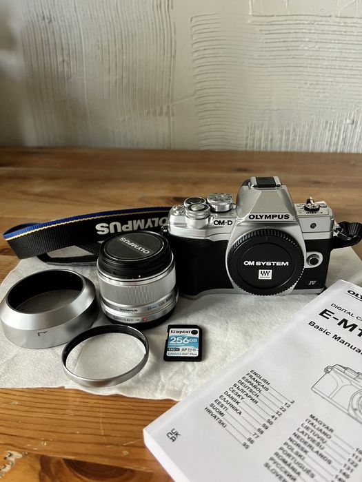 Olympus OM-D E-M10 Mark IV + M.Zuiko 25 mm f/1.8