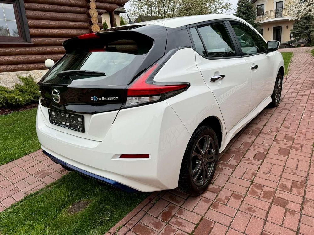 Оренда Nissan Leaf Автомобілі 2020-2022 р. 40 кВт