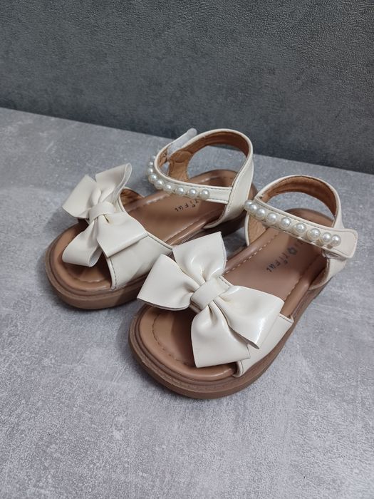 Босоніжки для дівчинки 28 розмір