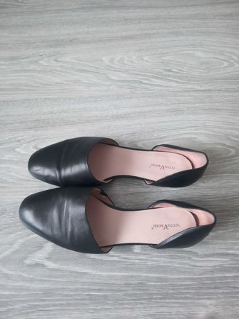 Елегантні шкіряні туфлі для вишуканої леді