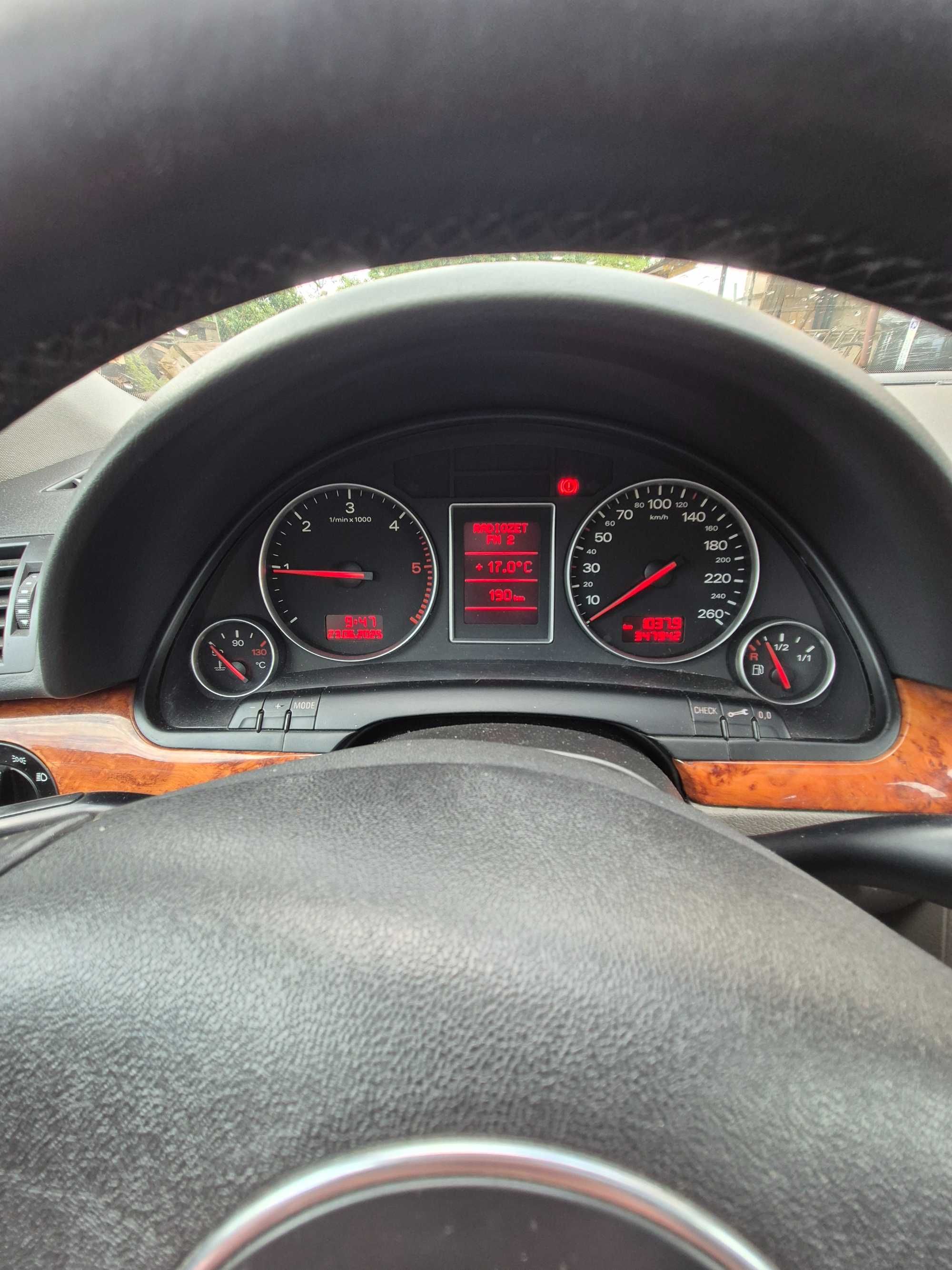 Sprzedam audi a4 b6 1.9 130km 2002r  11000zl do negocjacji xenon