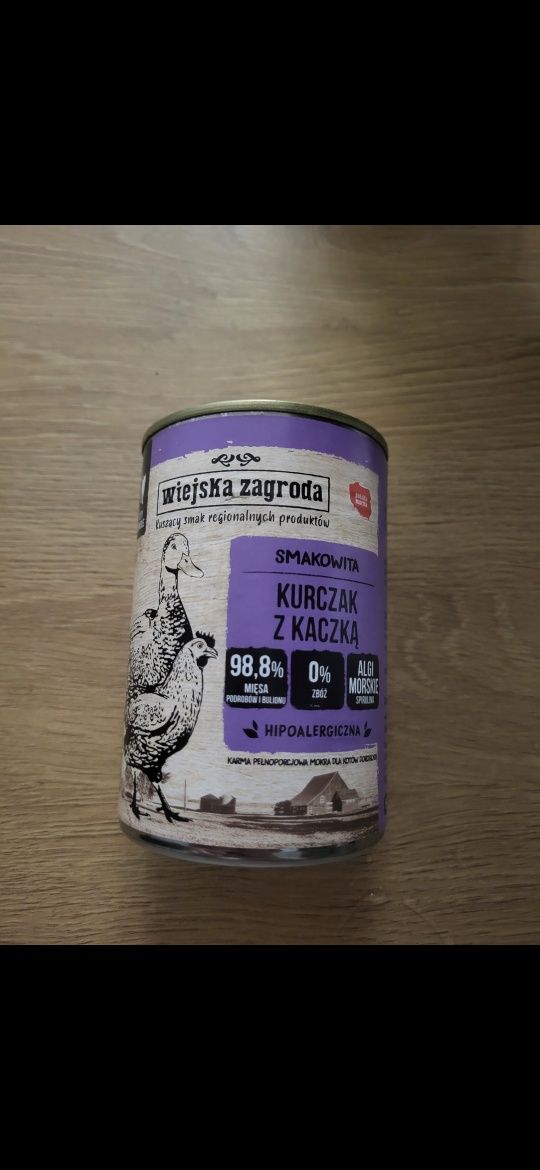 Wiejska zagroda karma mokra kot kurczak z kaczką