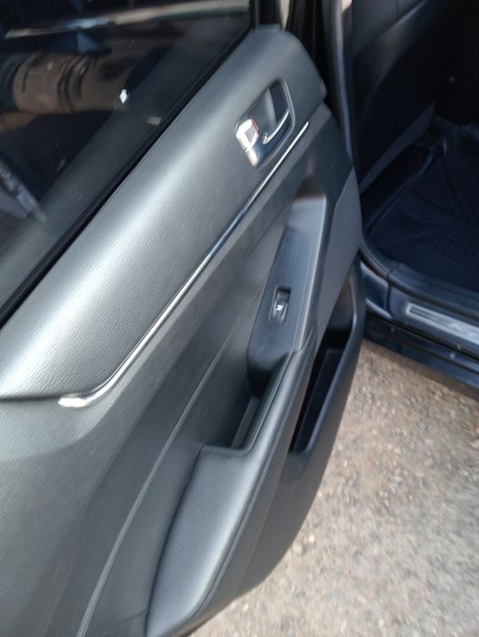 Автомобіль седан