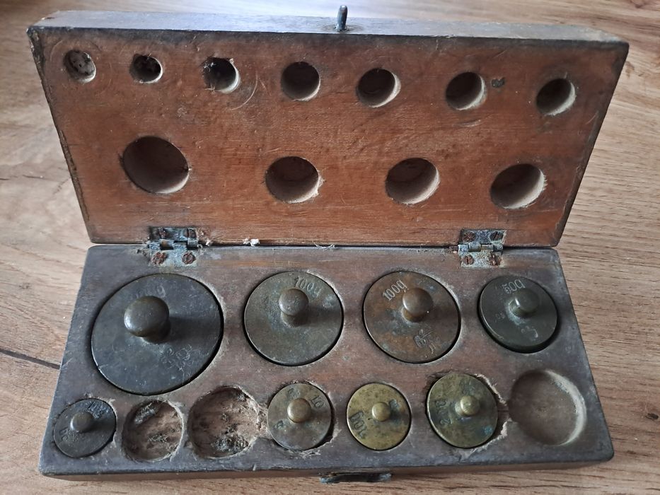 Odważniki  mosiężne  stare