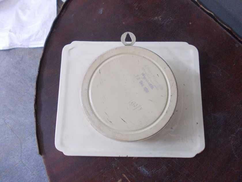 Stary ceramiczny zegar wiszący kuchenny