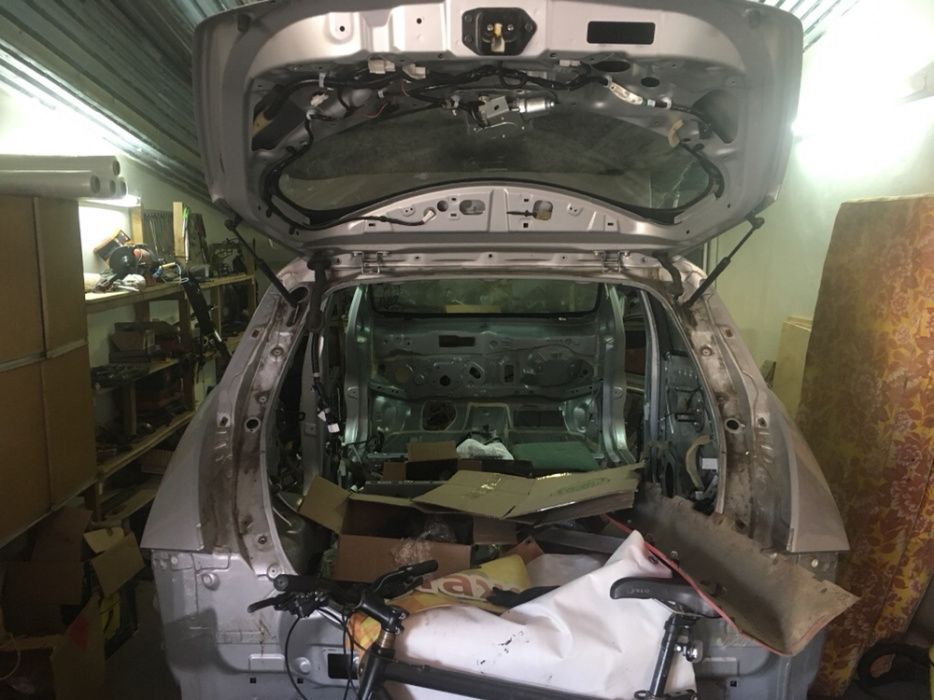 Разборка запчастини Nissan Leaf кузов чверть ланжерон порог стійка дах