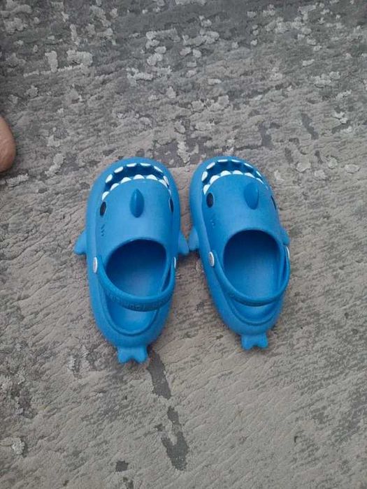 Buty rekinki niebieskie