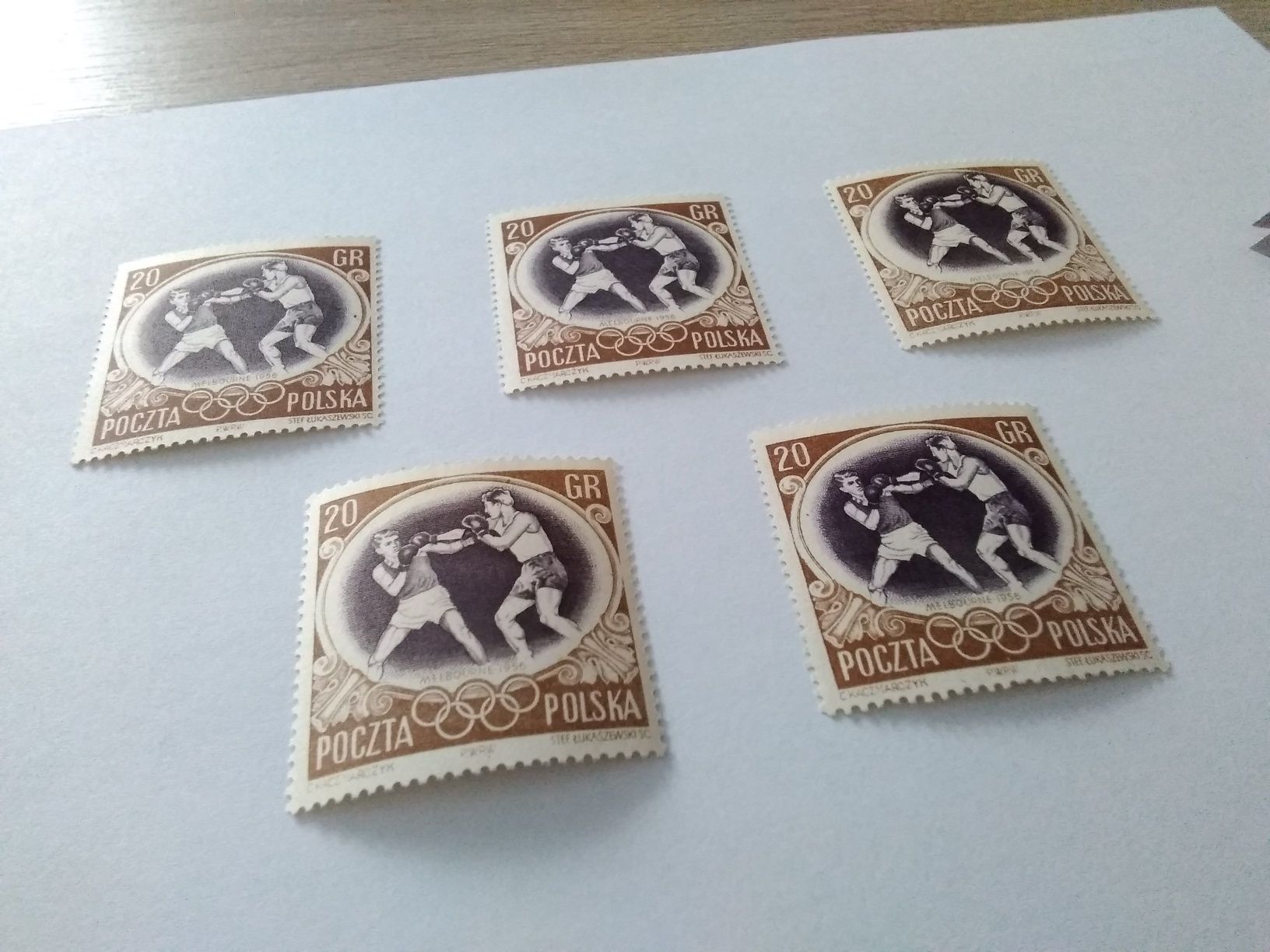 Znaczek pocztowy Bokserzy z 1956 roku. Znaczki pocztowe z czasów PRL-u