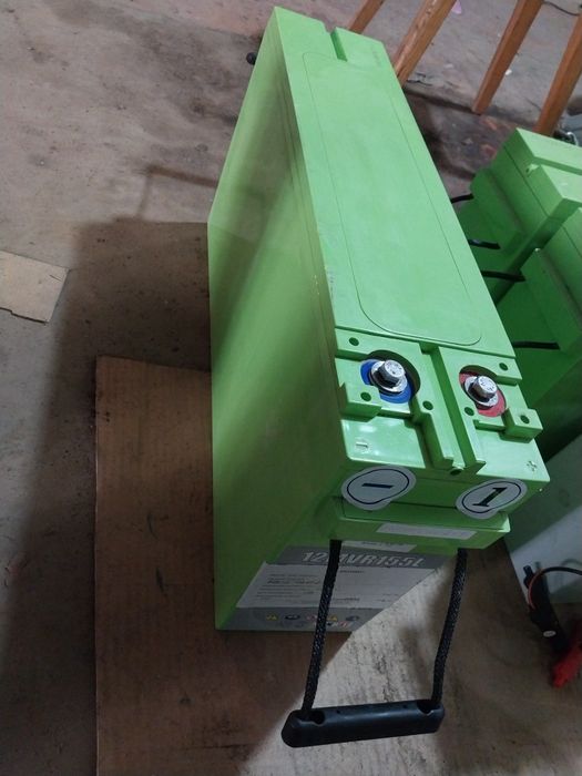 Гелевый AGM   65 -100 %12 в 2023 год солнечных панелей  HUAWEY  Ганкон