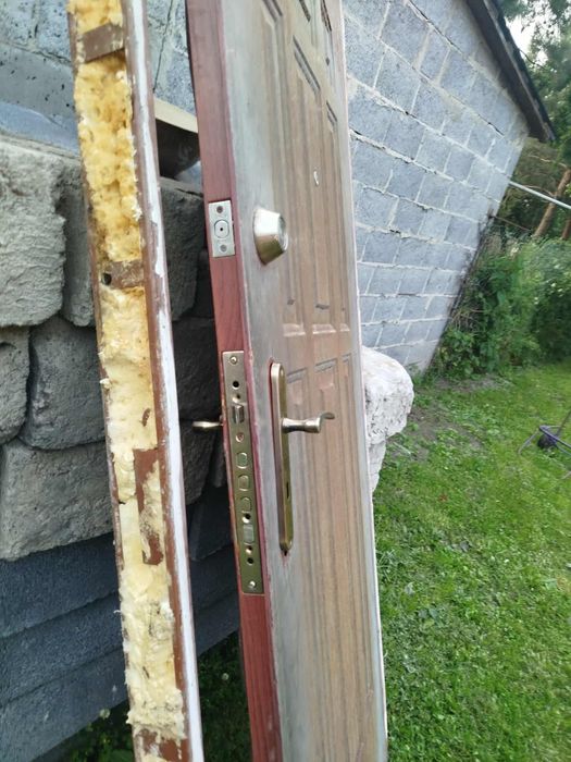 Solidne drzwi metalowe