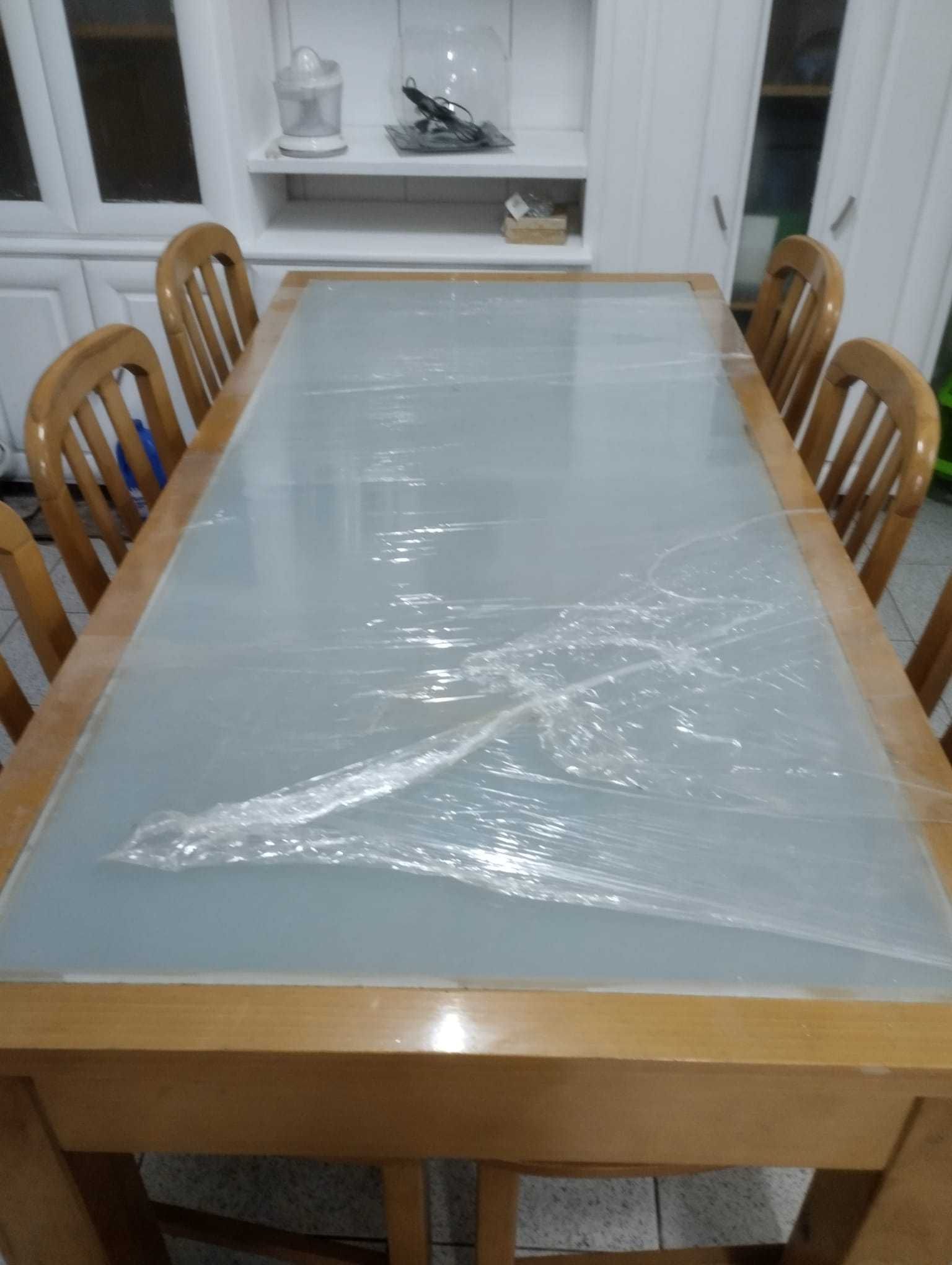 Mesa de cozinha com 6 cadeiras