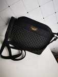 Torba damska listonoszka Guess czarna torebka hit