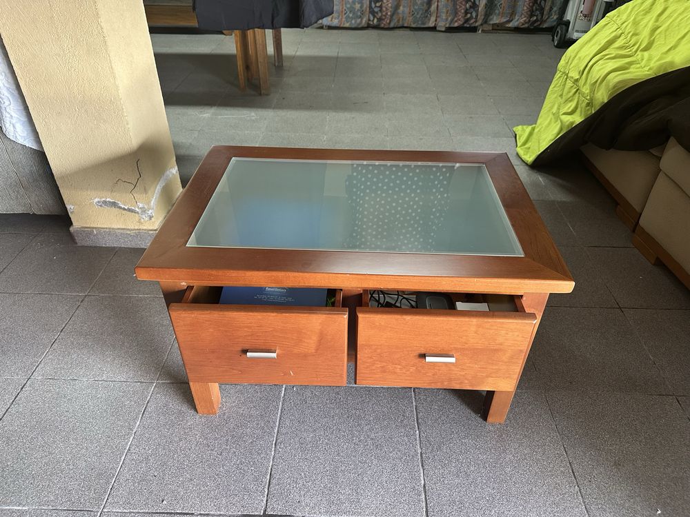 Mesa centro com gavetas