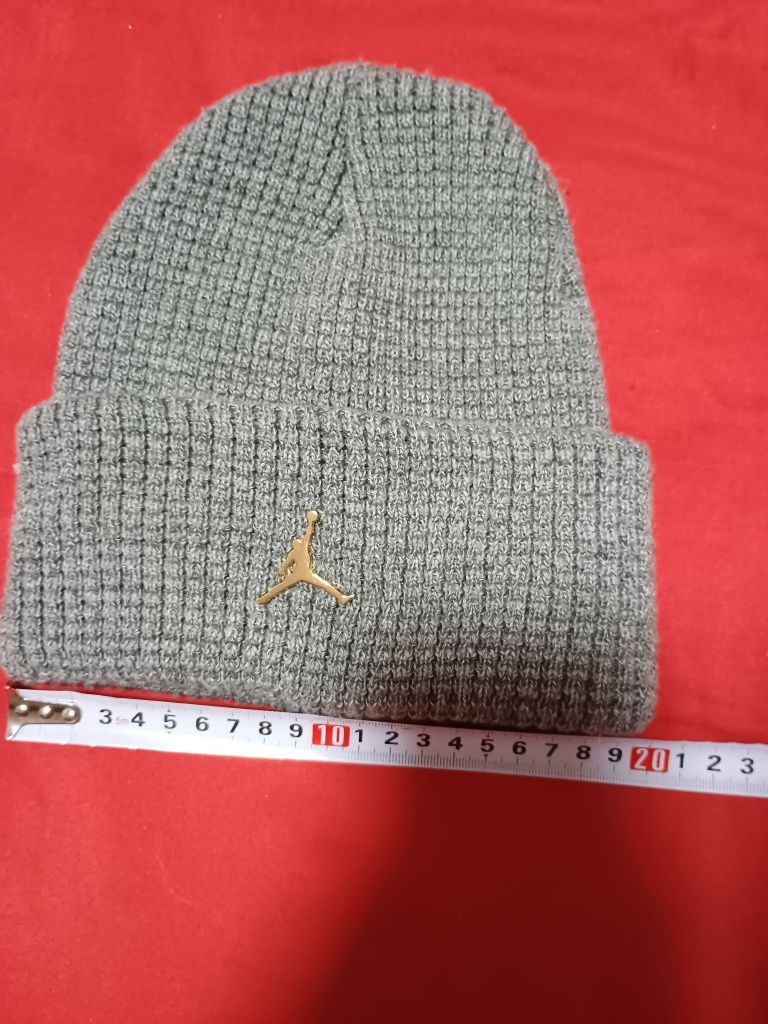 Шапка чоловіча сіра  jordan beanie utility metal jm dm8272-091, nike