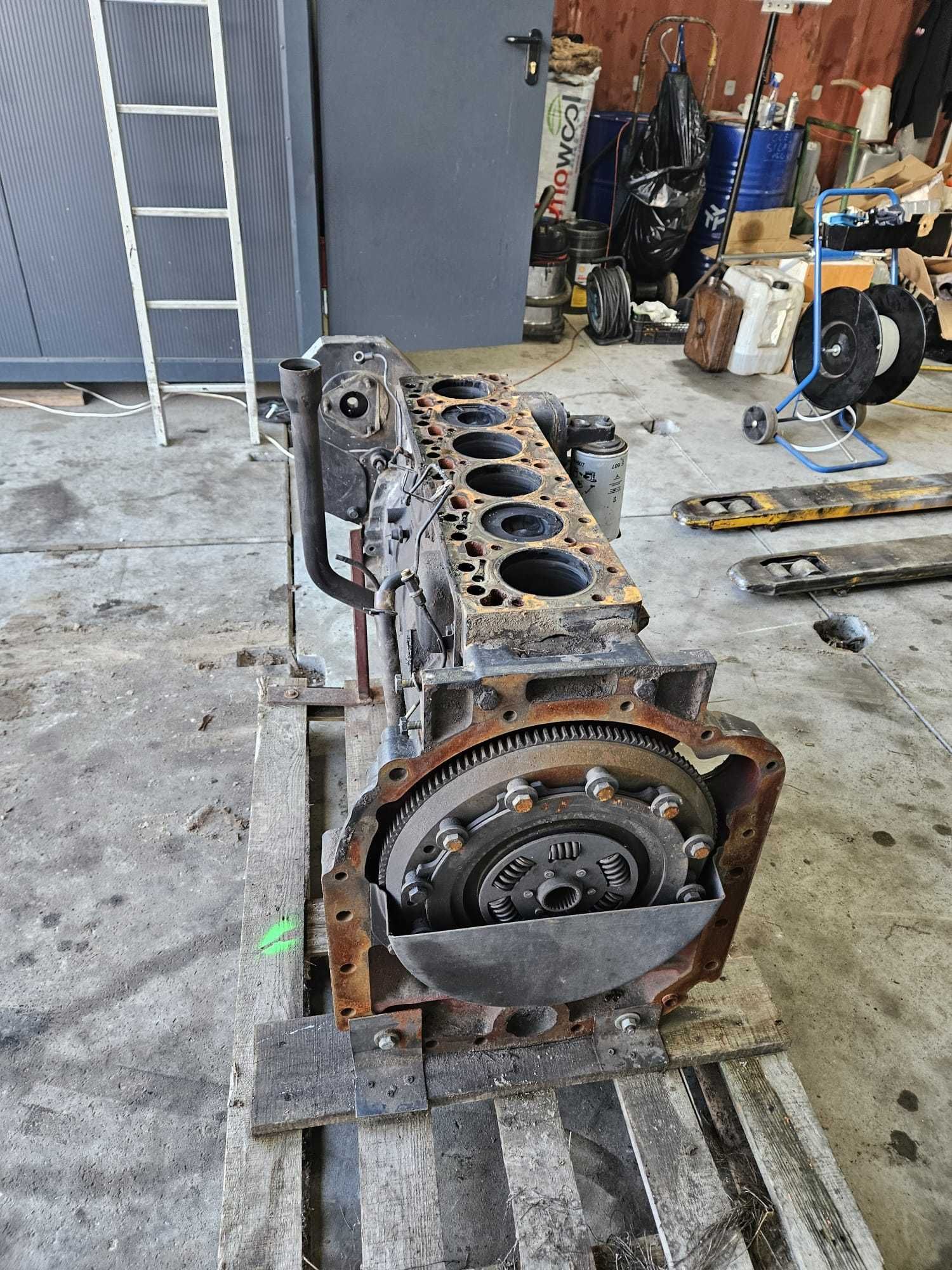 Silnik CASE 5140 - dół