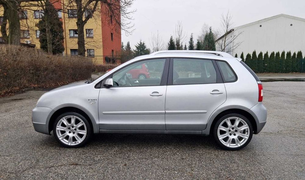Volkswagen Polo Cross  I rej. 2005 /  120 tys km / 2 komplety kół