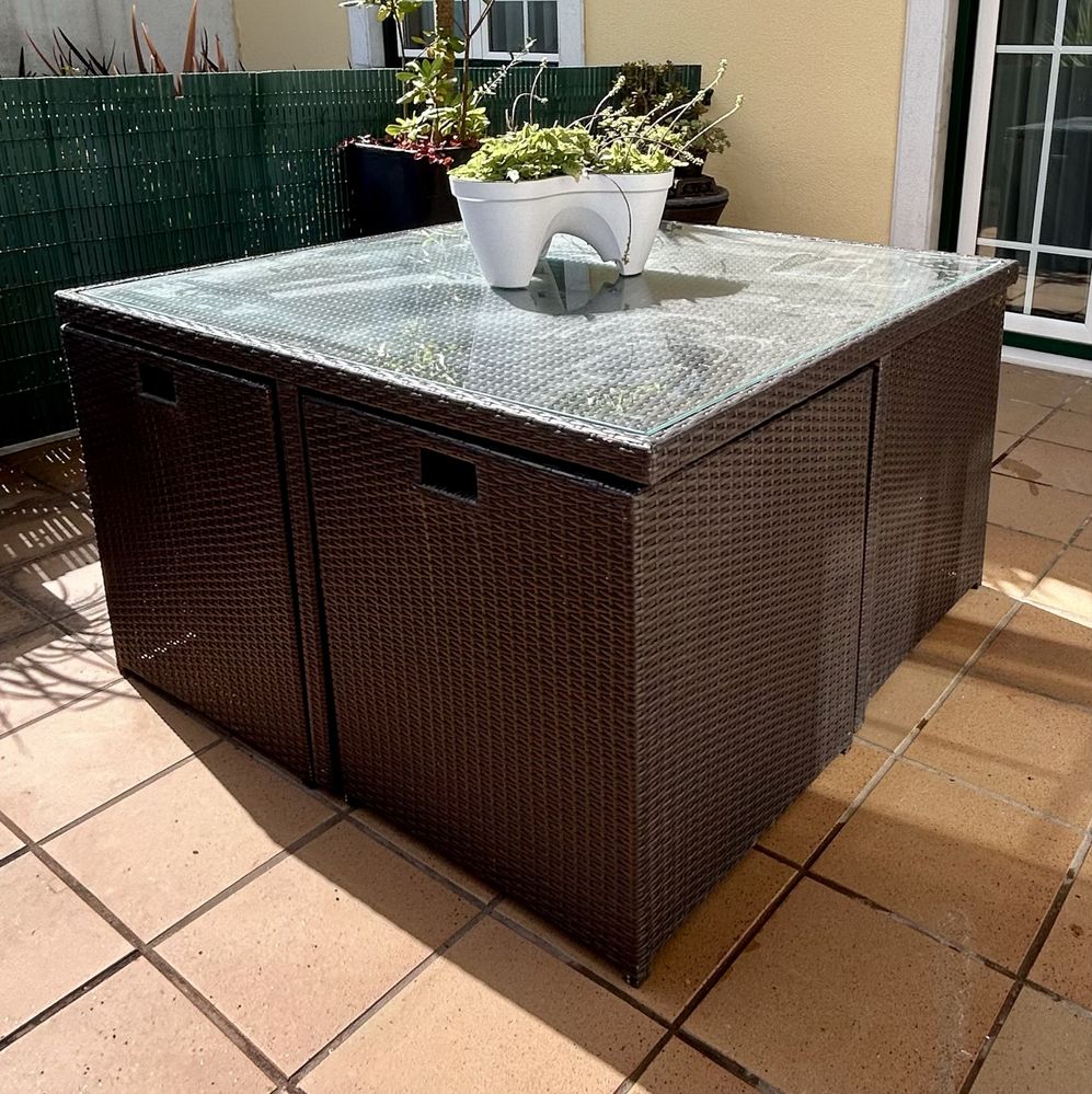 Conjunto de Jardim / Jantar- Cubo em Rattan com 4 cadeirões e 4 bancos