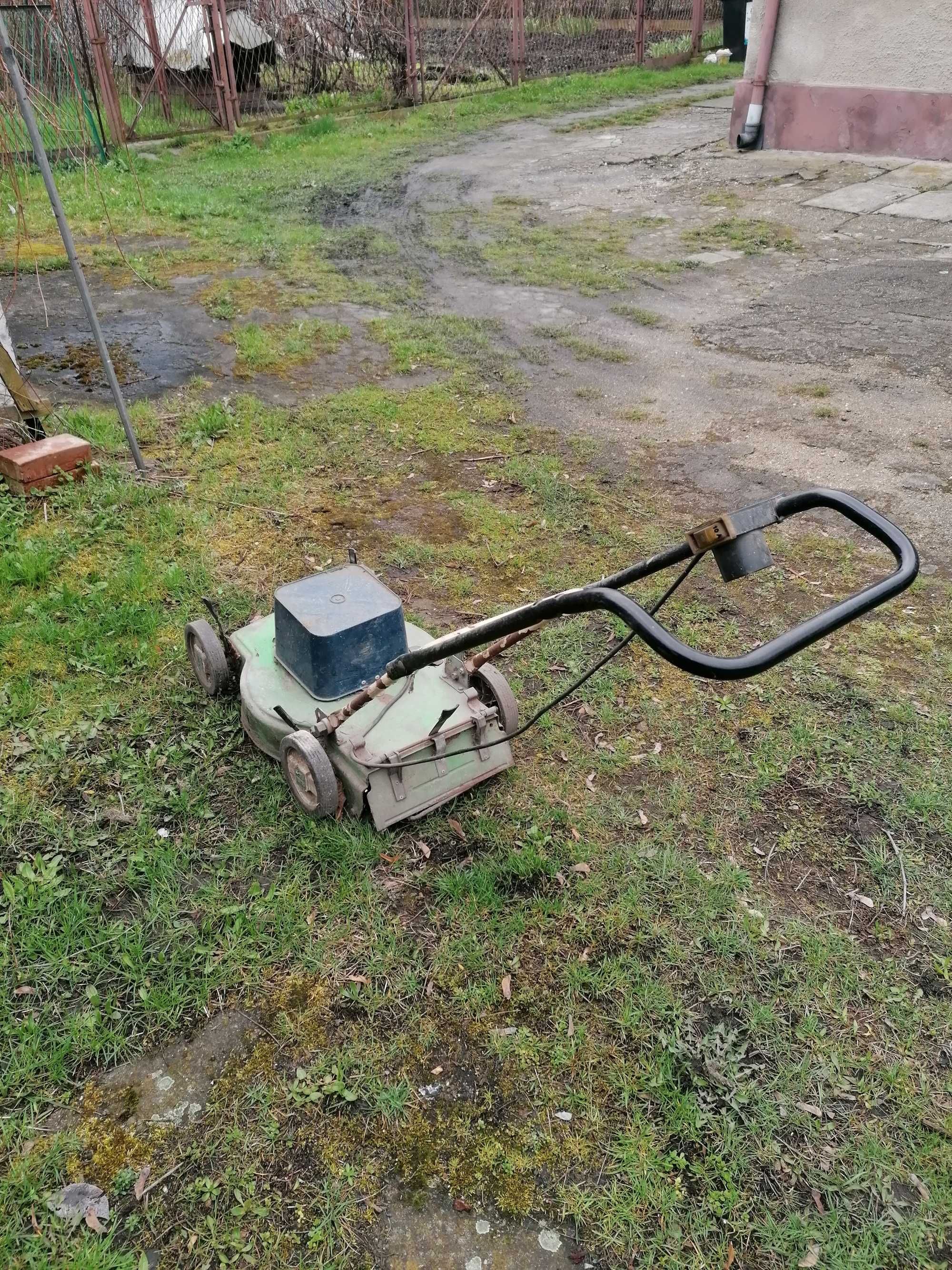 KOSIARKA elektryczna  220v do  trawników