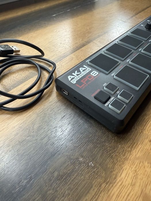 MIDI контроллер Akai LPD8. Контроллер Akai. Akai lpd8. Клавиатура