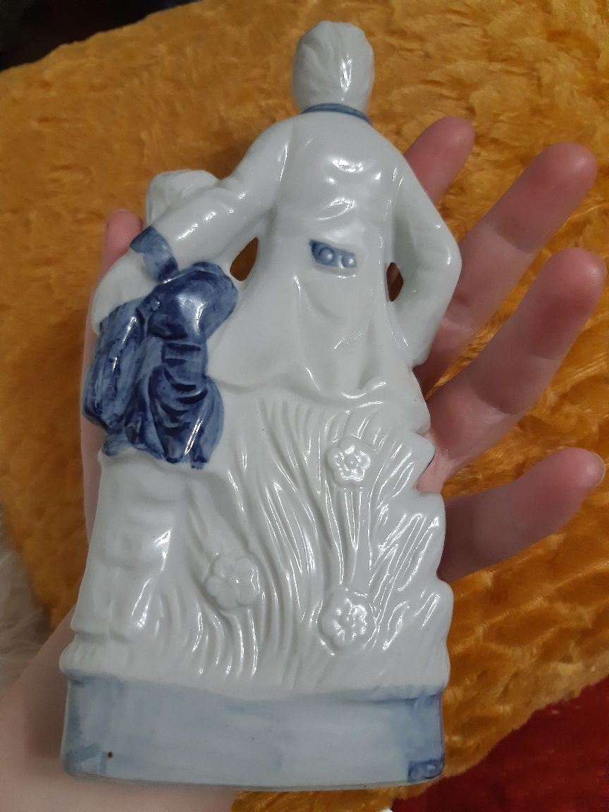 Stara figurka porcelanowa chłopcy