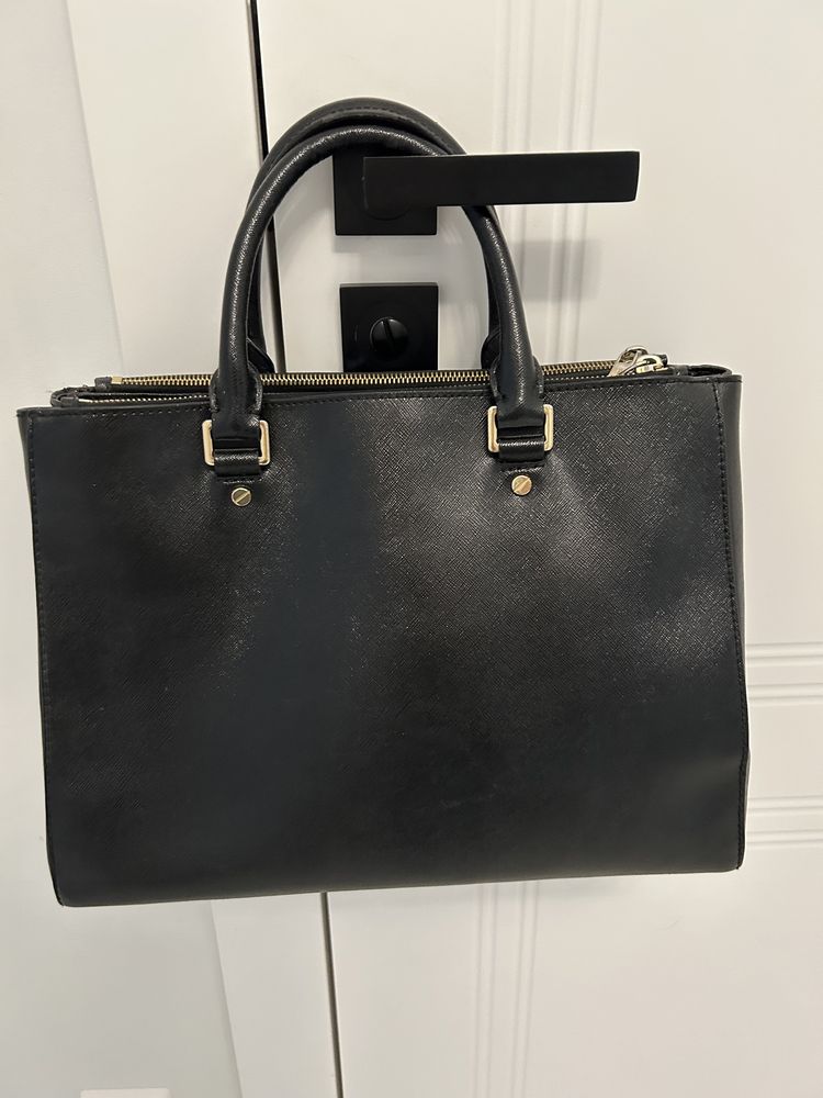 Czarna torebka marki Michael Kors