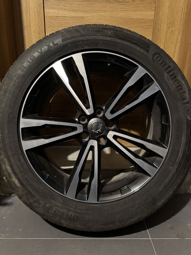 Koła alufelgi opony volvo 235/55/R19 continental