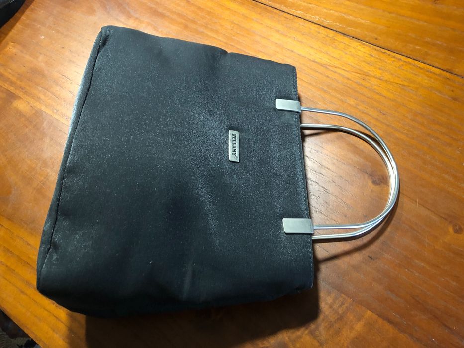 bolsa preta de toilette, ou não, depende do gosto!