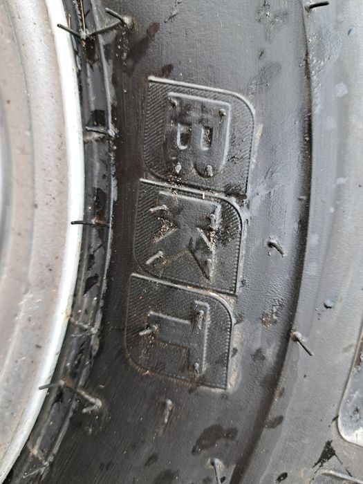 Opony kola 10.0/75-15.3