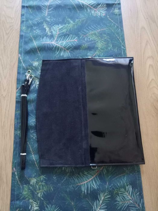 Czarna elegancka kopertówka torebka duża 31 cm z paskiem