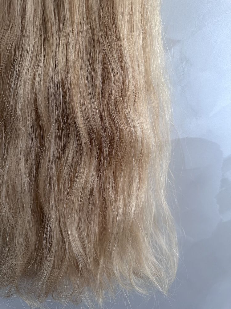 Натуральные светло русые волнистые волосы для наращивания