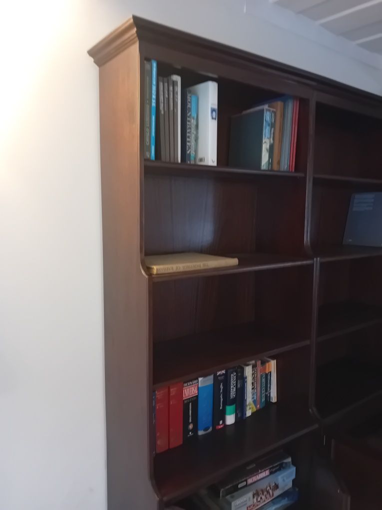 Movel estante livreiro  bom estado
