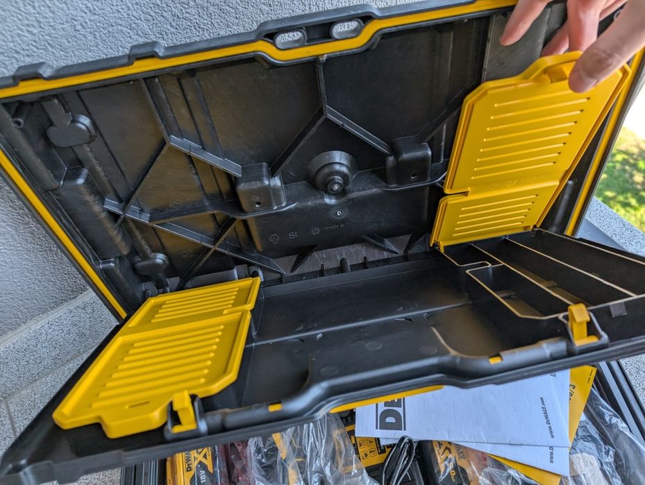 Набір Dewalt DCK266P3 (шурупокрут DCD796 + імпакт DCF887) з Британії