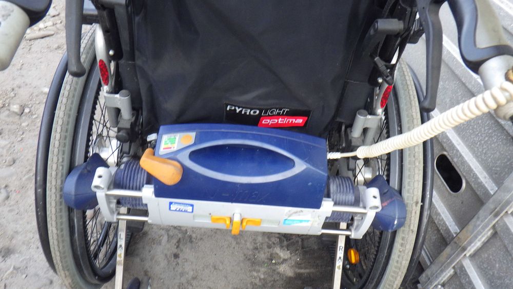 Elektryczny wózek inwalidzki  Pyro Light Optima  Akumulatorowy