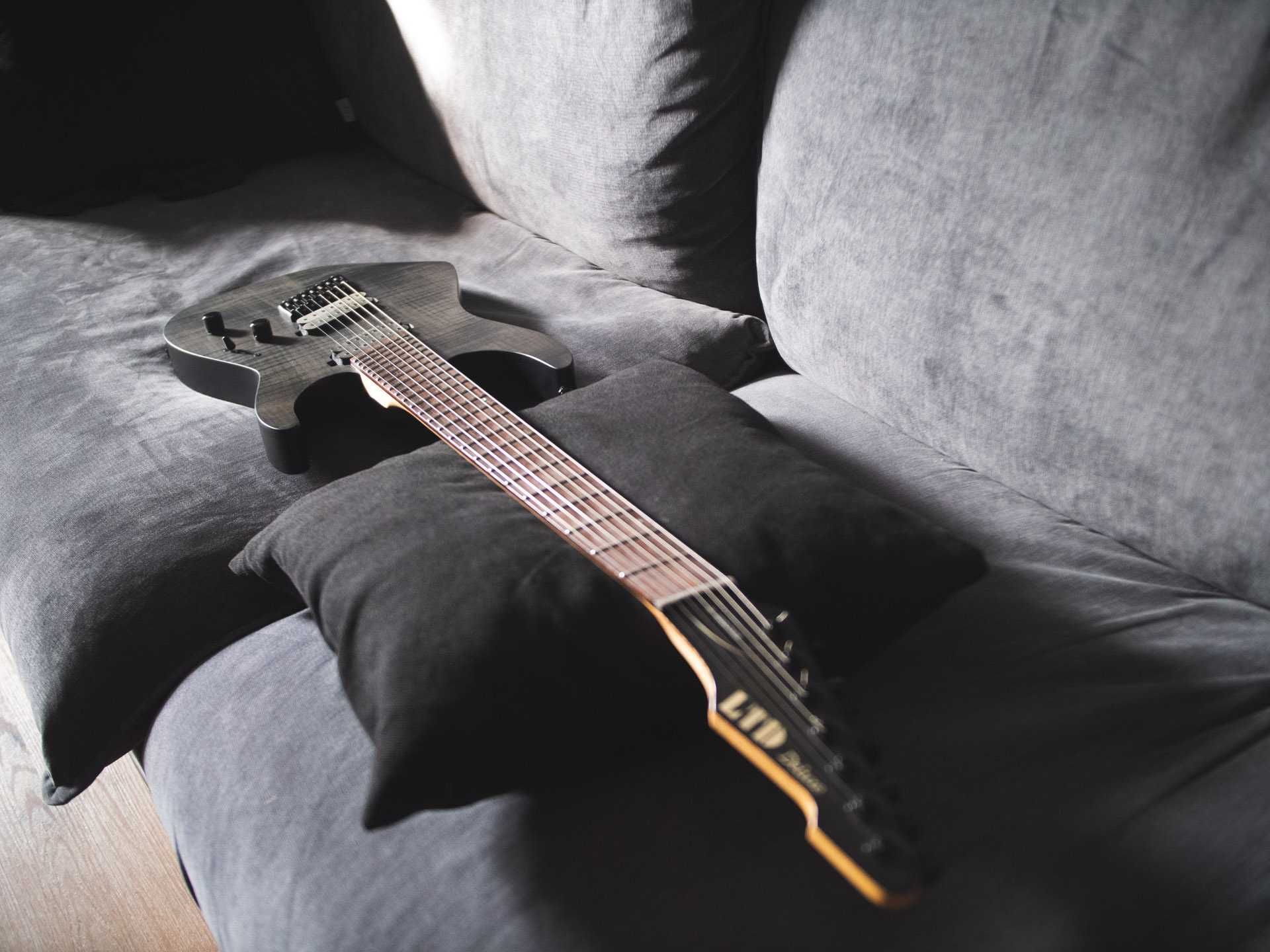 Gitara elektryczna 7 strunowa LTD M-1007 MULTI-SCALE