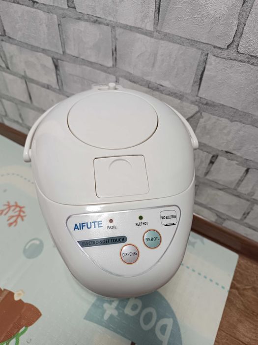 Продам термопот AIFUTE 4,8л.