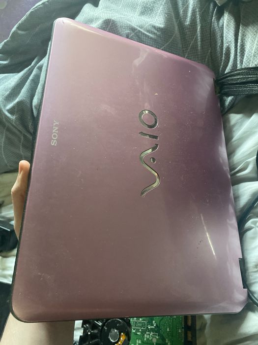 Ноутбук sony vavio ( на запчасти ) + зарядка