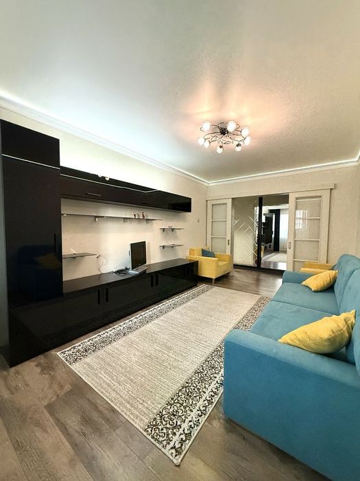 Простора 2-к квартира 74  м² з сучасним ремонтом вул. Млославська 45