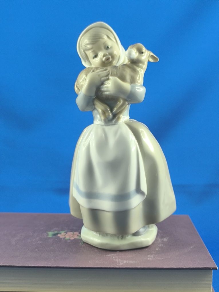 Dziewczyna z owieczką Nao by Lladro Hiszpania #porcelana #ozdoba