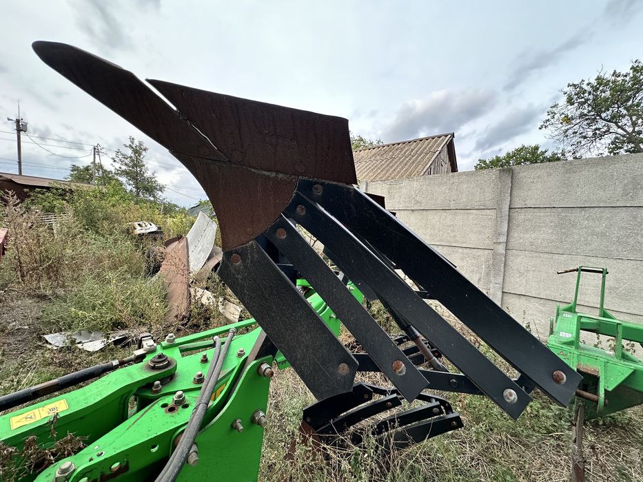 ТОРГ Плуг Велес Агро обертовий навісний 3+1