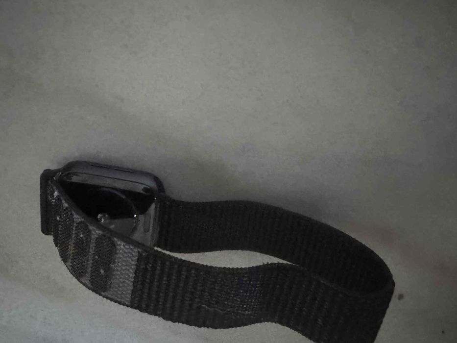 Zegarek iPhone letko zbity