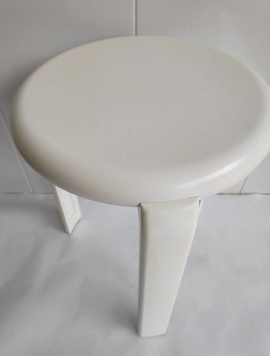 Banco apoio casa de banho.