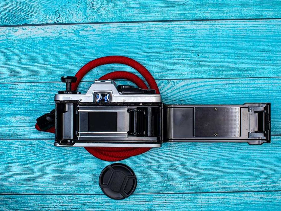 Olympus OM10 + OM 50 mm f1.8 + Exakta 35-70 mm f3.5-4.8+manual adapter