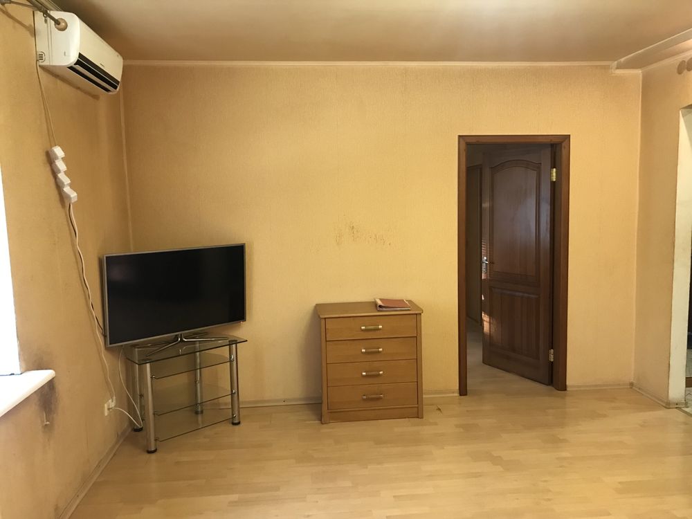 Продаж 3к квартири на Революцiйнiй