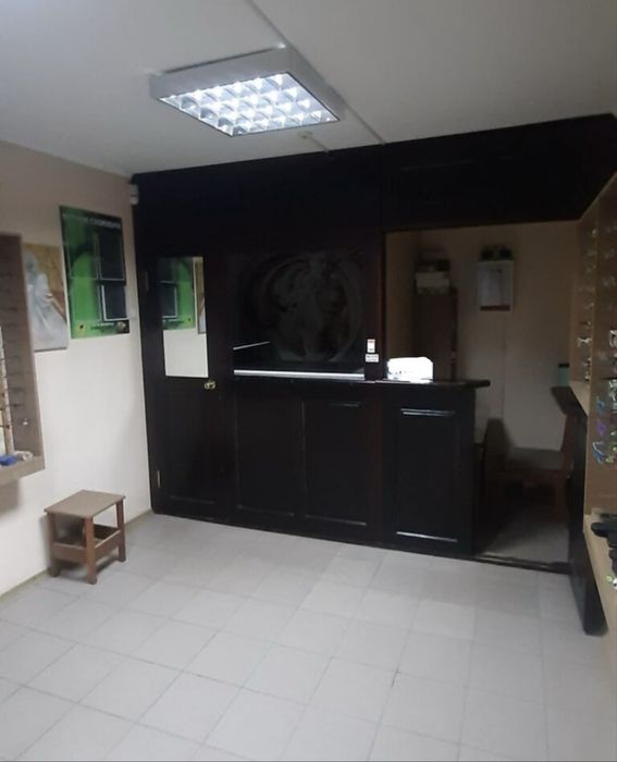 Продам приміщення під комерцію