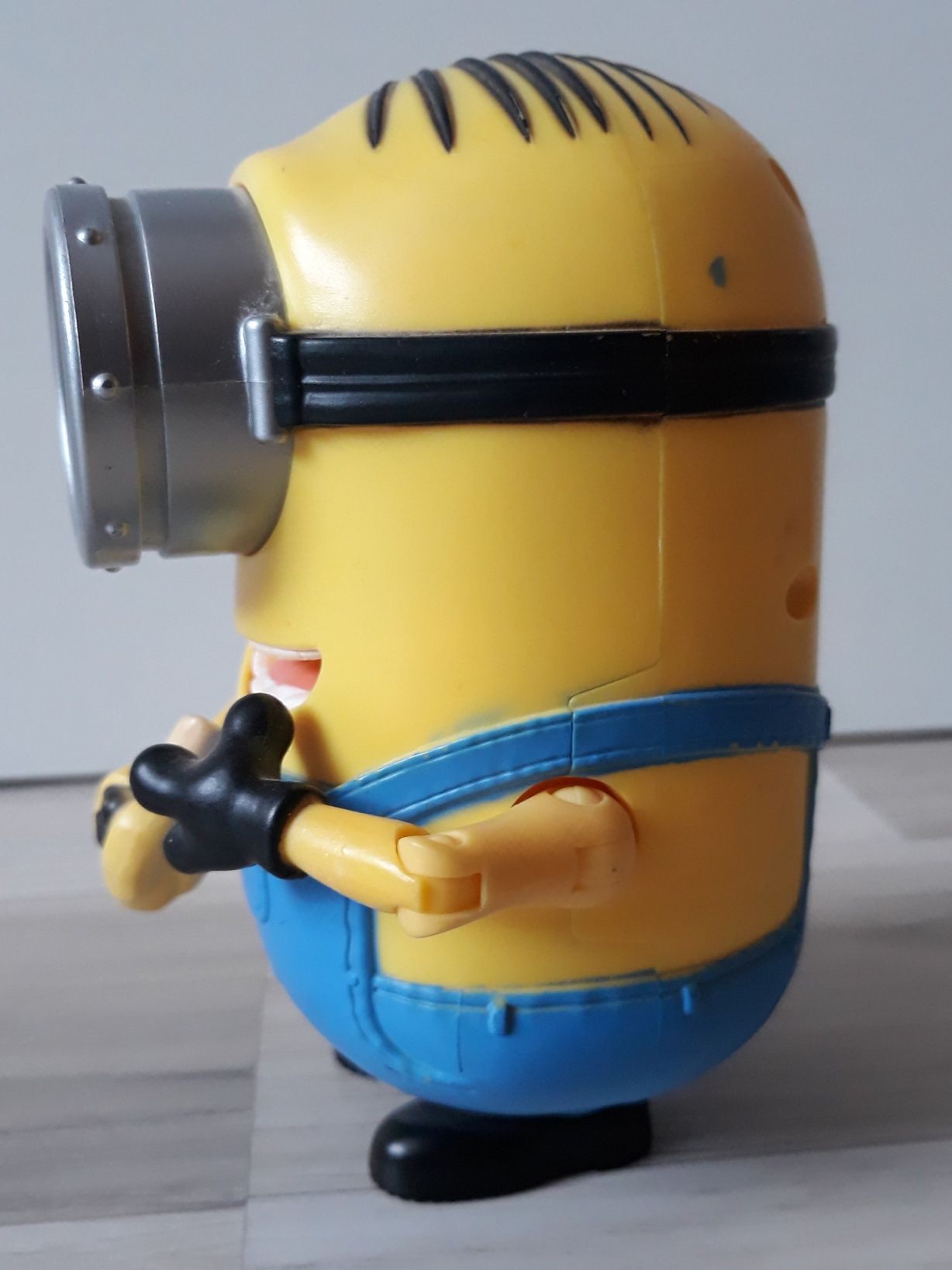 ThinkWay Toys Minionki Minionek z bananem figurka ruch 12cm