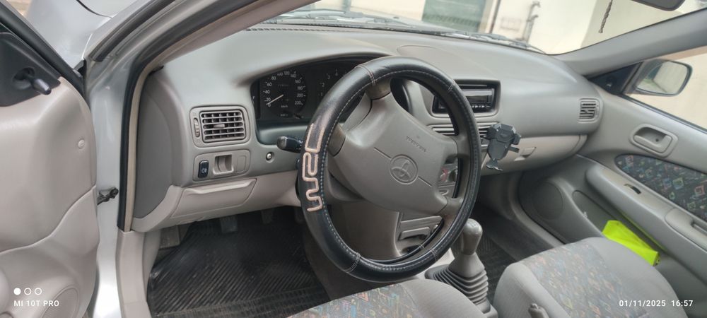 Toyota Corolla terra ano 1998,com 31650 km bem estimado.
