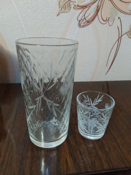 Набір склянок та чарок