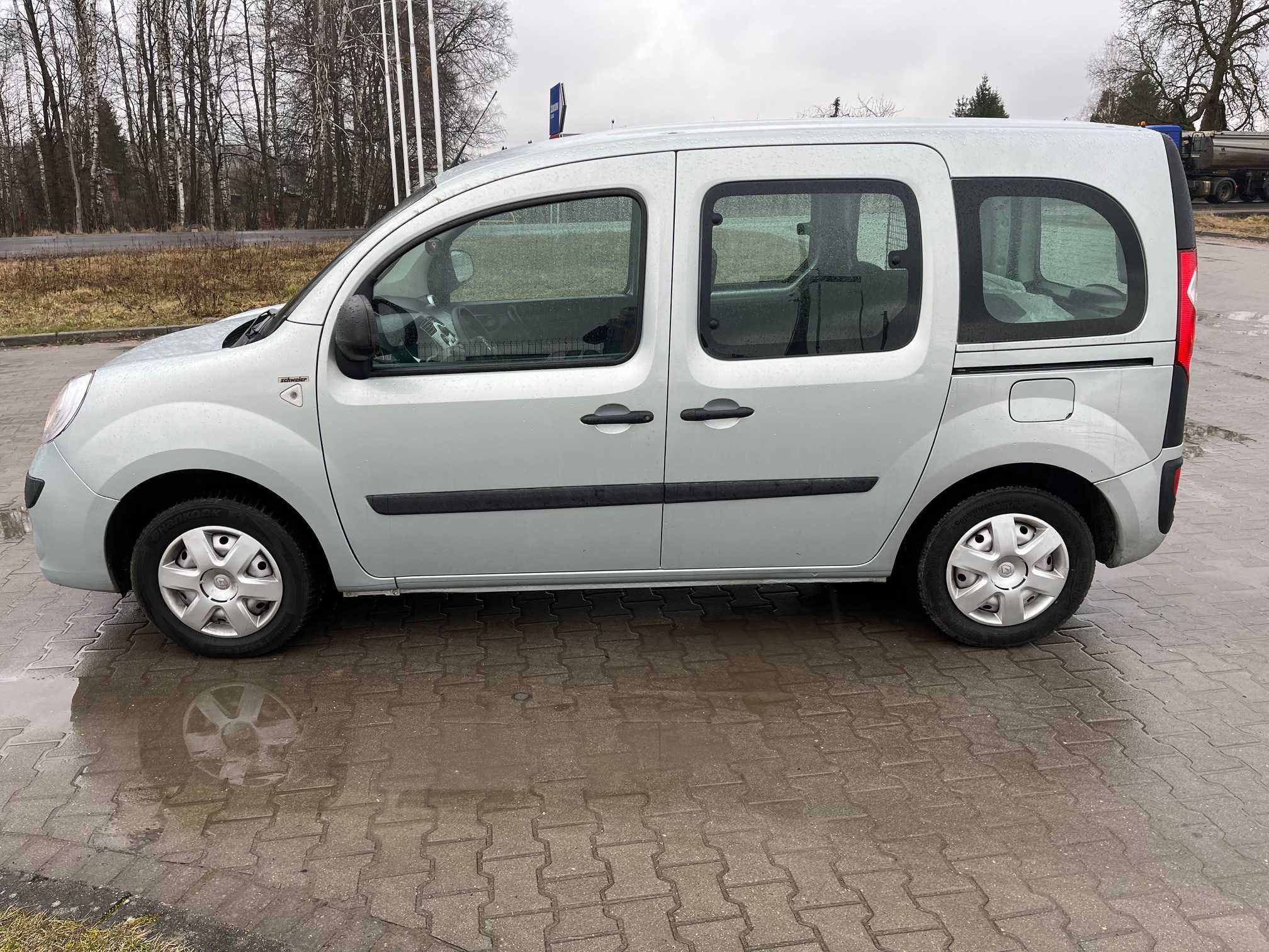 Renault Kangoo 2013 klima  144tys przebiegu 5 osób